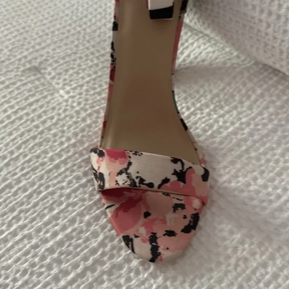 NWOT Just Fab Heels - Picture 4 of 7